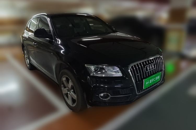 Used Audi Q5 2017 Plus 40 TFSI Ambition Model Front Right 45 Deg