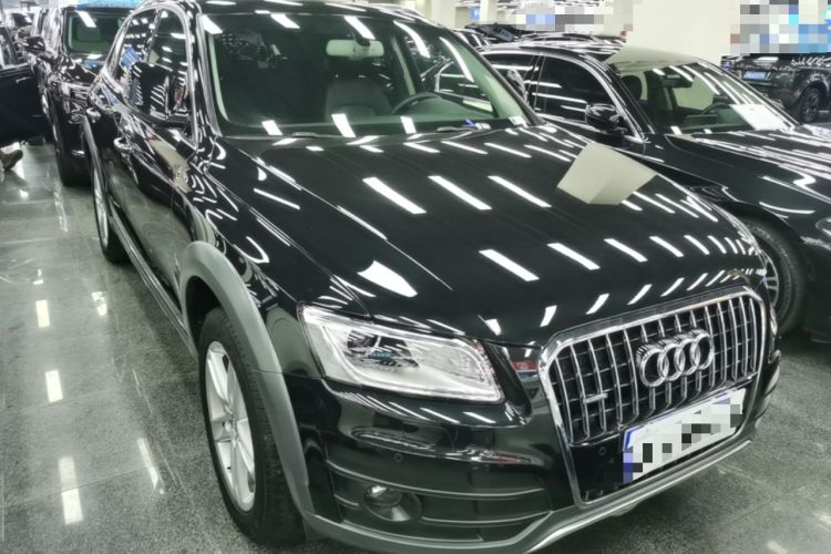 Used Audi Q5 2017 Plus 40 TFSI Technology Model Front Right 45 Deg