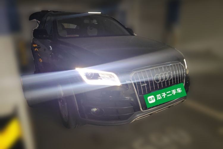 Used Audi Q5 2017 Plus 40 TFSI Technology Model Front Right 45 Deg