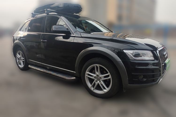 Used Audi Q5 2017 Plus 40 TFSI Technology Model Front Right 45 Deg