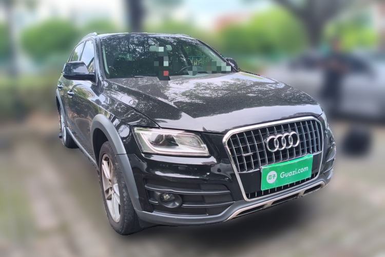 Used Audi Q5 2017 Plus 40 TFSI Comfort Model Front Right 45 Deg