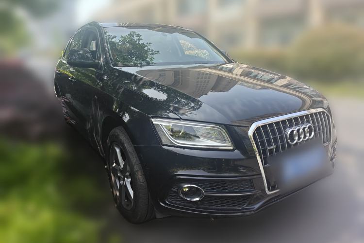 Used Audi Q5 2017 Plus 40 TFSI Ambition Model Front Right 45 Deg