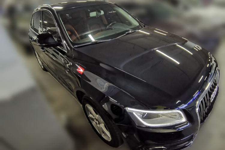 Used Audi Q5 2017 Plus 40 TFSI Ambition Model Front Right 45 Deg