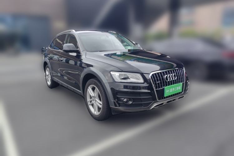 Used Audi Q5 2017 Plus 40 TFSI Technology Model Front Right 45 Deg