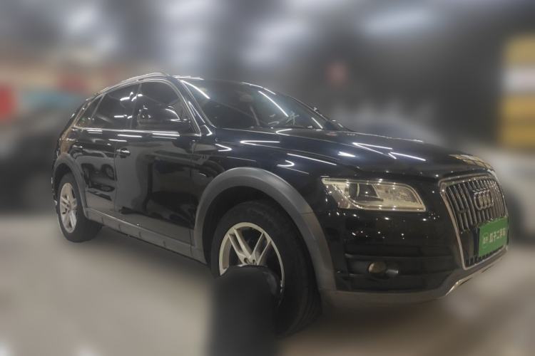 Used Audi Q5 2017 Plus 40 TFSI Comfort Model Front Right 45 Deg