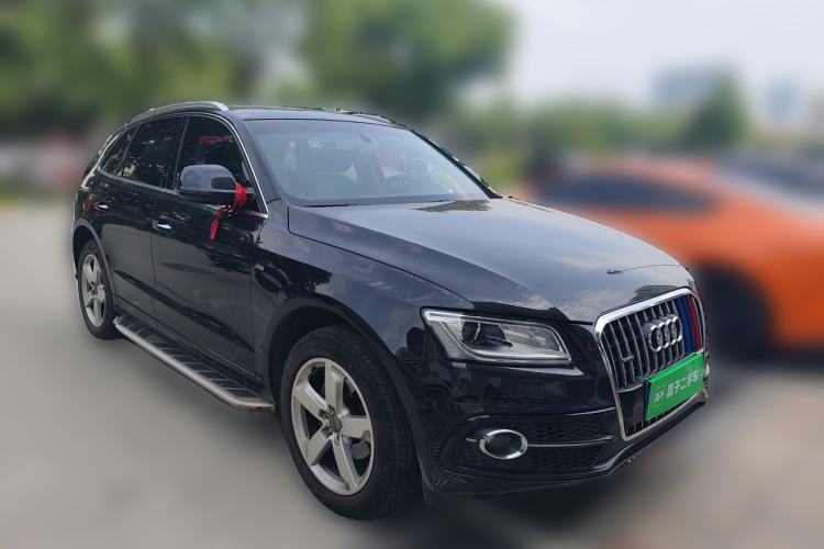Used Audi Q5 2017 Plus 40 TFSI Ambition Model Front Right 45 Deg