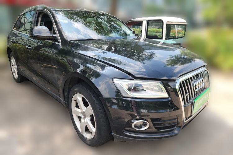 Used Audi Q5 2017 Plus 40 TFSI Ambition Model Front Right 45 Deg