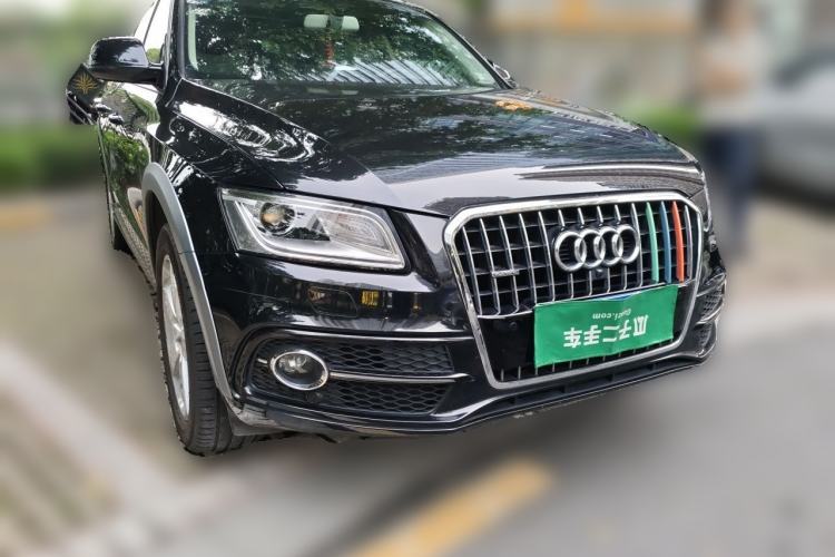 Used Audi Q5 2017 Plus 40 TFSI Ambition Model Front Right 45 Deg