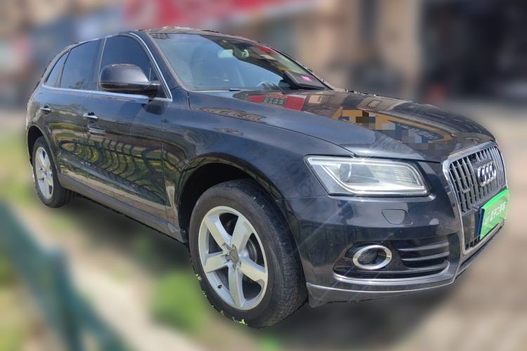 Used Audi Q5 2017 Plus 40 TFSI Ambition Model Front Right 45 Deg