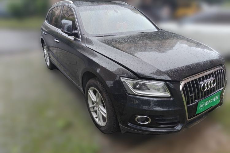 Used Audi Q5 2017 40 TFSI Comfort Model Front Right 45 Deg