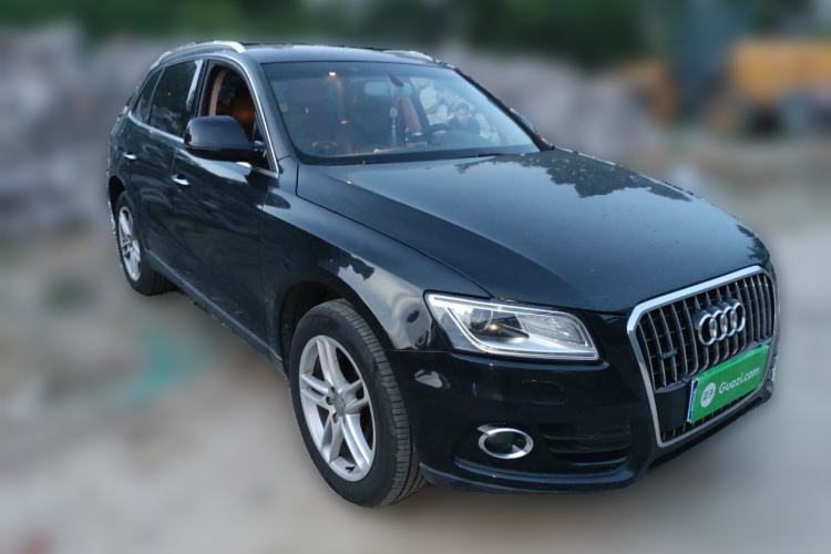 Used Audi Q5 2017 40 TFSI Comfort Model Front Right 45 Deg