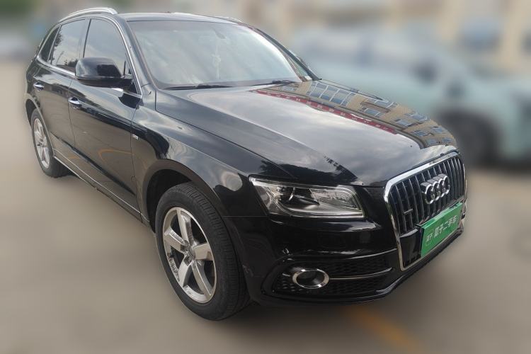 Used Audi Q5 2017 Plus 40 TFSI Ambition Model Front Right 45 Deg