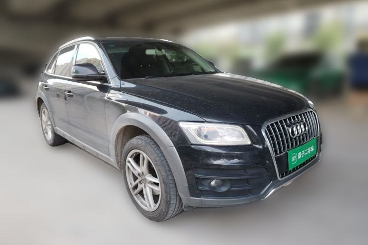 Used Audi Q5 2017 Plus 40 TFSI Technology Model Front Right 45 Deg