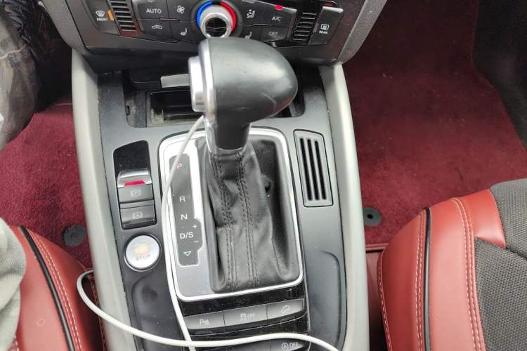 Used Audi Q5 2017 Plus 40 TFSI Ambition Model Gear Lever