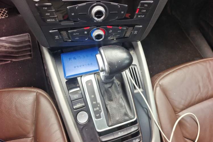 Used Audi Q5 2017 40 TFSI Ambition Edition Gear Lever