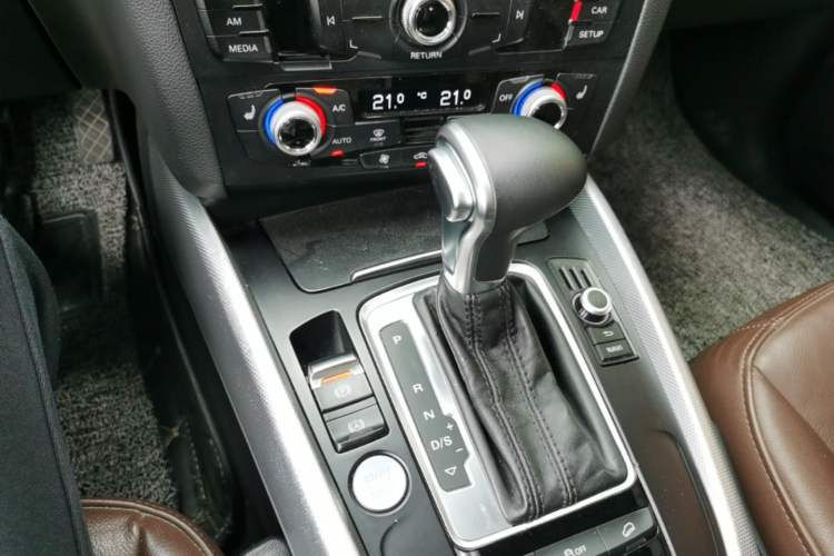 Used Audi Q5 2017 40 TFSI Technology Edition Gear Lever