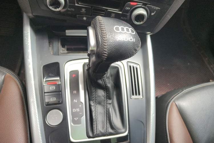 Used Audi Q5 2017 Plus 40 TFSI Technology Model Gear Lever