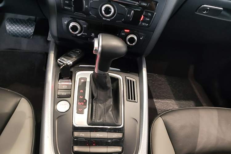 Used Audi Q5 2017 Plus 40 TFSI Technology Model Gear Lever