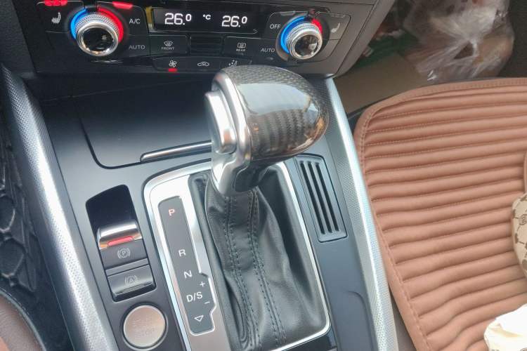 Used Audi Q5 2017 Plus 40 TFSI Technology Model Gear Lever