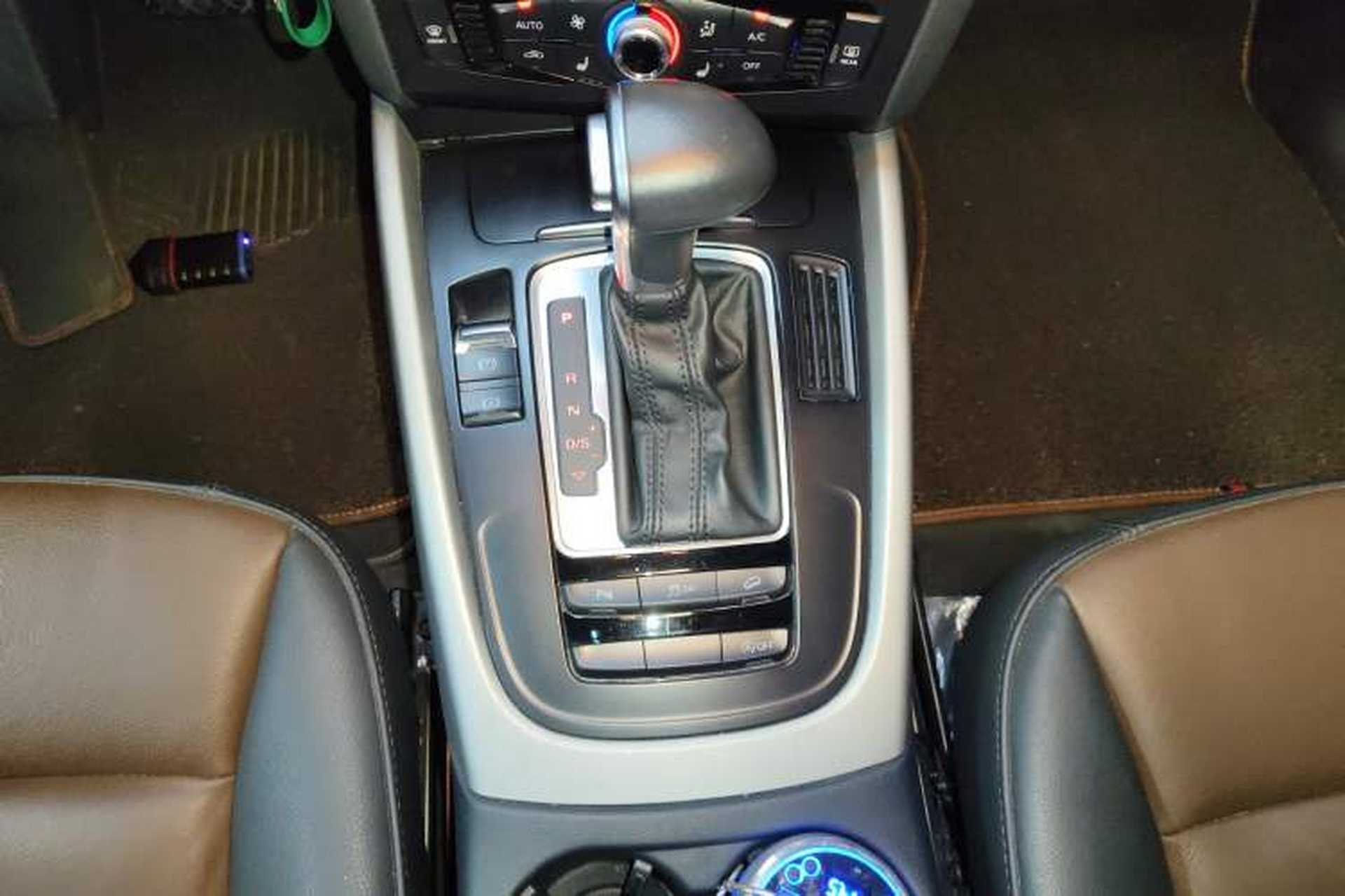 Used Audi Q5 2017 Plus 40 TFSI Ambition Model Gear Lever