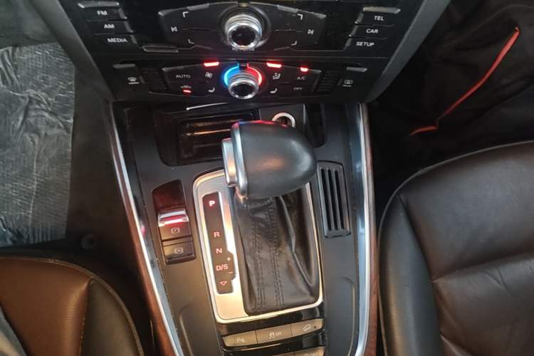 Used Audi Q5 2017 Plus 40 TFSI Ambition Model Gear Lever