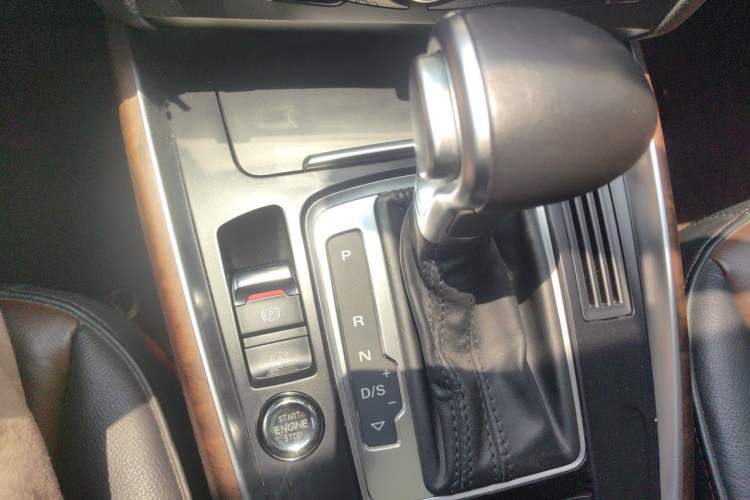 Used Audi Q5 2017 Plus 40 TFSI Ambition Model Gear Lever