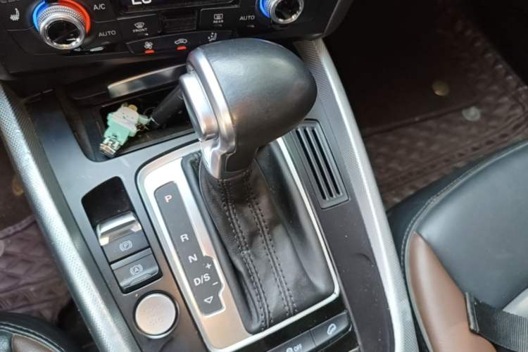 Used Audi Q5 2017 Plus 40 TFSI Technology Model Gear Lever