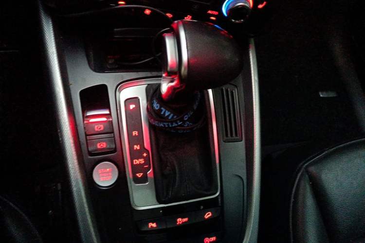 Used Audi Q5 2017 40 TFSI Technology Edition Gear Lever