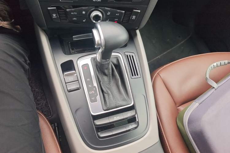 Used Audi Q5 2017 40 TFSI Ambition Edition Gear Lever
