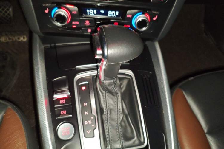 Used Audi Q5 2017 Plus 40 TFSI Technology Model Gear Lever