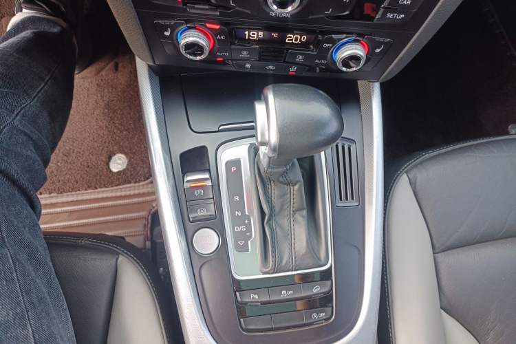 Used Audi Q5 2017 Plus 40 TFSI Technology Model Gear Lever
