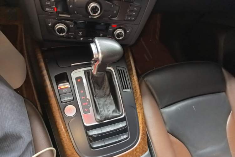 Used Audi Q5 2017 40 TFSI Technology Edition Gear Lever