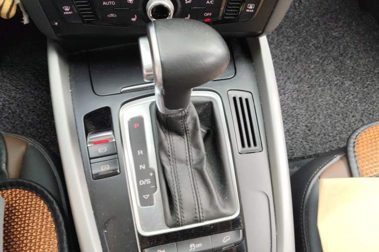 Used Audi Q5 2017 Plus 40 TFSI Ambition Model Gear Lever