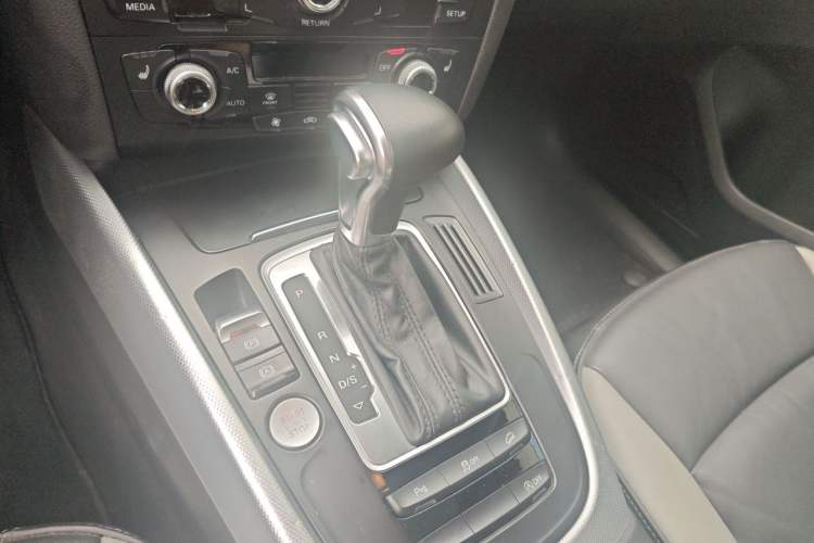 Used Audi Q5 2017 Plus 40 TFSI Technology Model Gear Lever