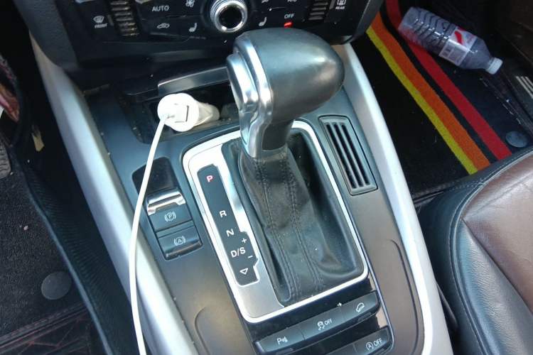 Used Audi Q5 2017 Plus 40 TFSI Ambition Model Gear Lever