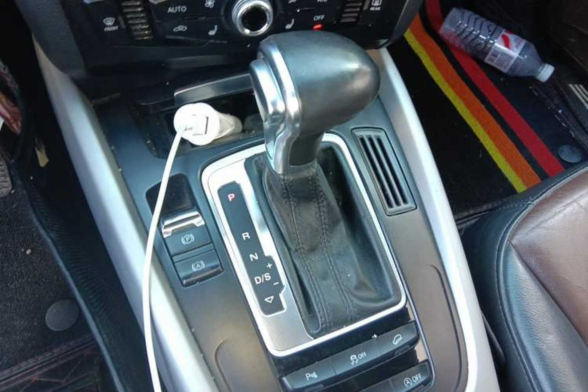 Used Audi Q5 2017 Plus 40 TFSI Ambition Model Gear Lever