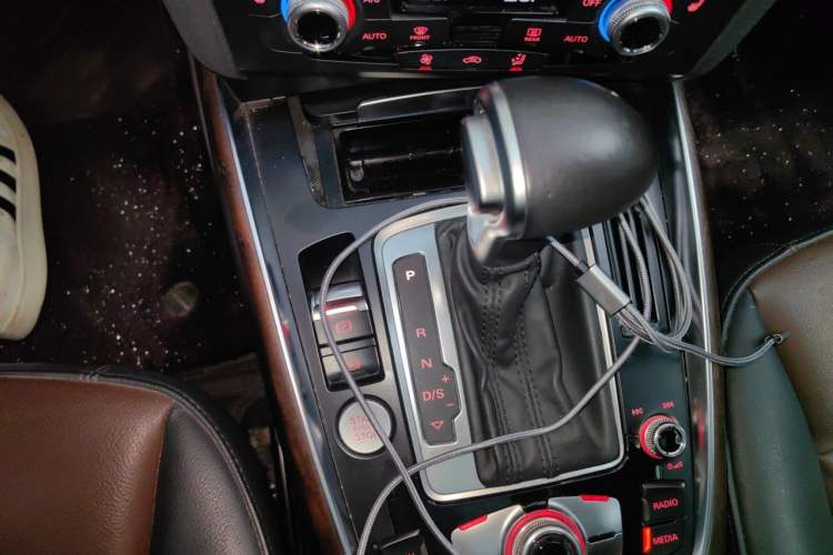 Used Audi Q5 2017 40 TFSI Comfort Model Gear Lever