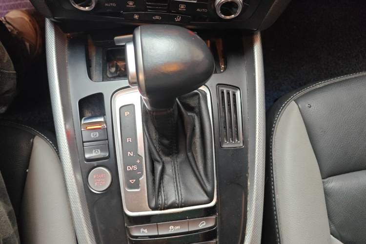 Used Audi Q5 2017 Plus 40 TFSI Technology Model Gear Lever