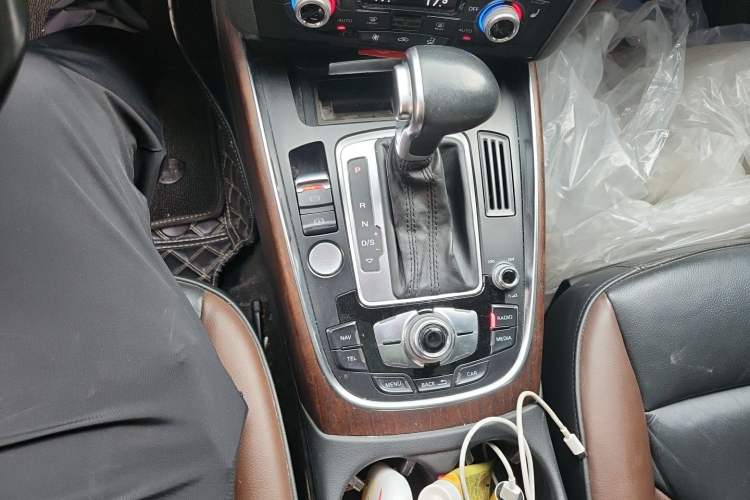 Used Audi Q5 2017 Plus 40 TFSI Comfort Model Gear Lever