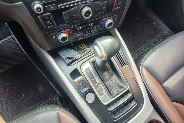 Used Audi Q5 2017 Plus 40 TFSI Technology Model Gear Lever