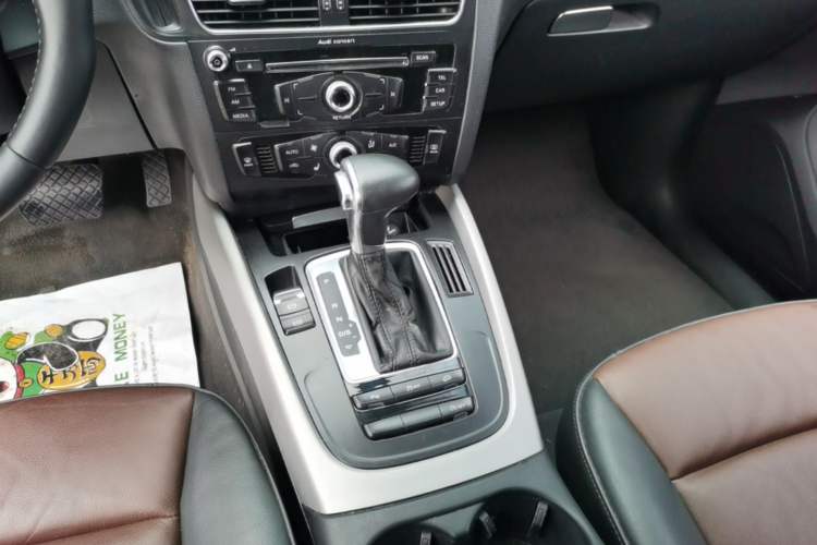 Used Audi Q5 2017 Plus 40 TFSI Ambition Model Gear Lever