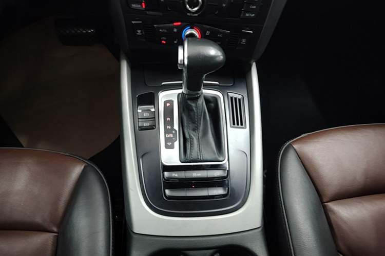 Used Audi Q5 2017 Plus 40 TFSI Ambition Model Gear Lever