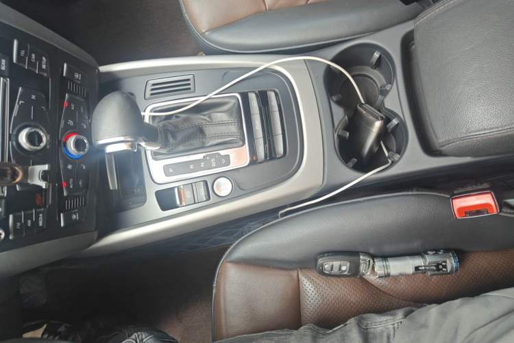 Used Audi Q5 2017 Plus 40 TFSI Ambition Model Gear Lever
