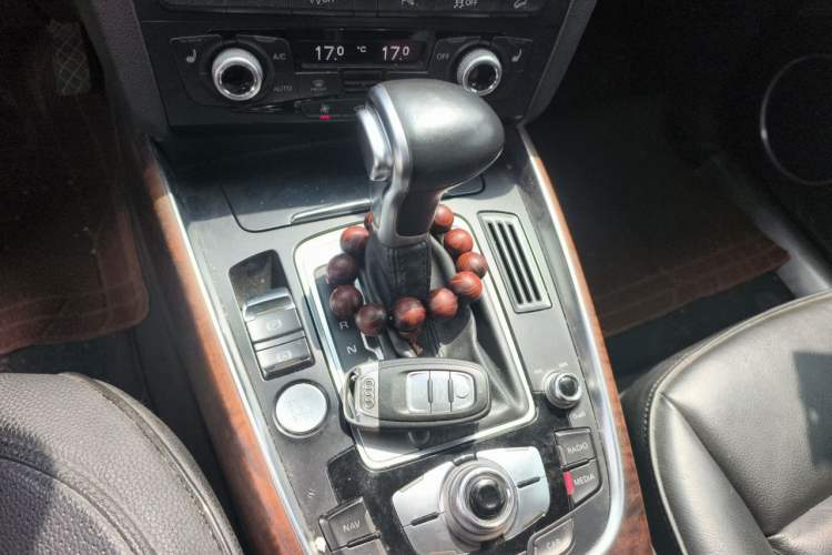 Used Audi Q5 2017 40 TFSI Comfort Model Gear Lever