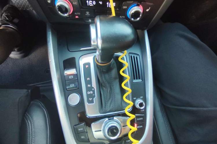 Used Audi Q5 2017 40 TFSI Dynamic Edition Gear Lever