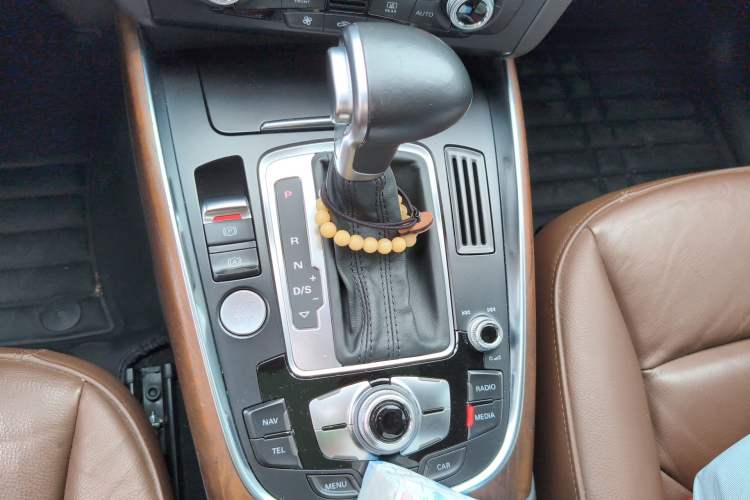 Used Audi Q5 2017 40 TFSI Comfort Model Gear Lever