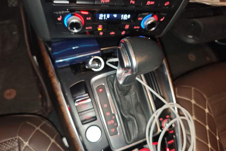Used Audi Q5 2017 40 TFSI Comfort Model Gear Lever