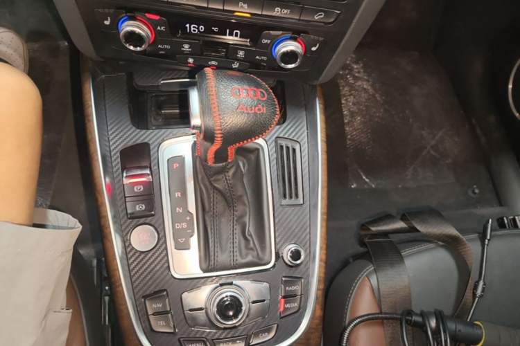 Used Audi Q5 2017 40 TFSI Comfort Model Gear Lever