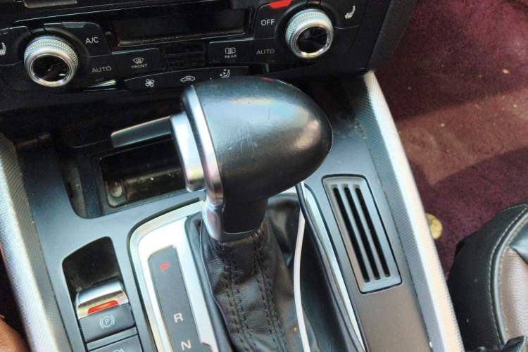 Used Audi Q5 2017 40 TFSI Technology Edition Gear Lever
