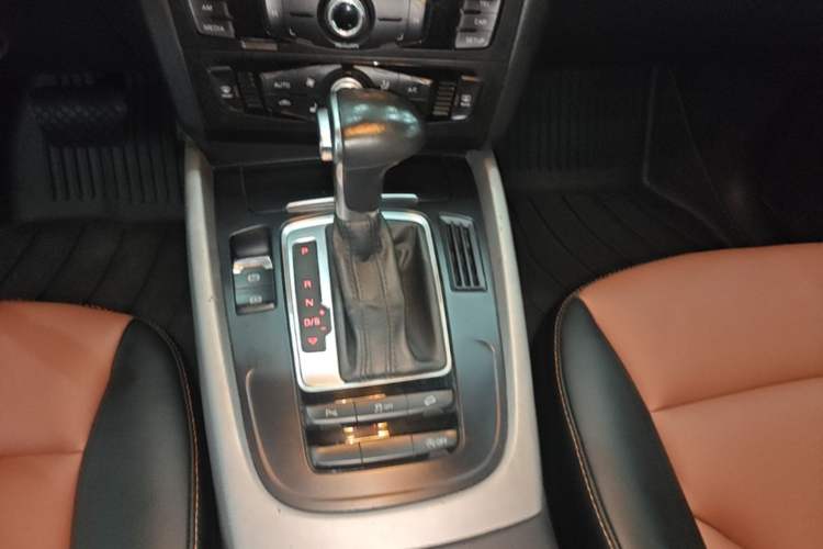 Used Audi Q5 2017 Plus 40 TFSI Ambition Model Gear Lever